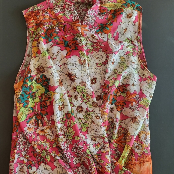 Papillon Blanc $6 Sleeveless Blouse - Wrap - Picture 3 of 10